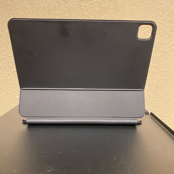 Typecase Edge Magnetic Keyboard Case for iPad Pro 12.9  5th,4th, 3rd Generation - Picture 6 of 13